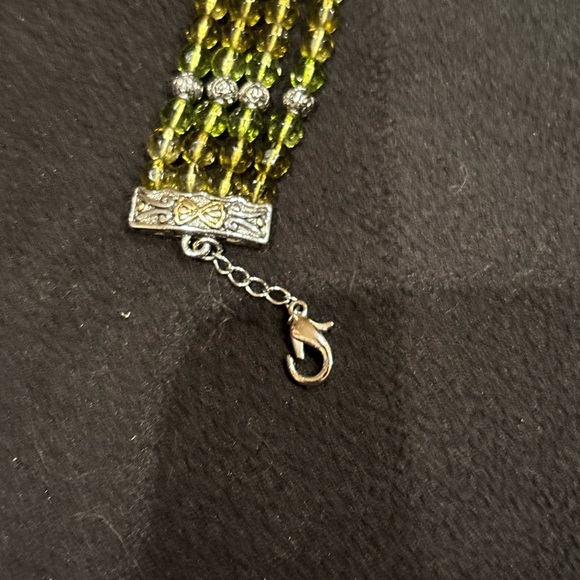 Chic Silver and Green Beaded Bracelet - Picture 3 of 3